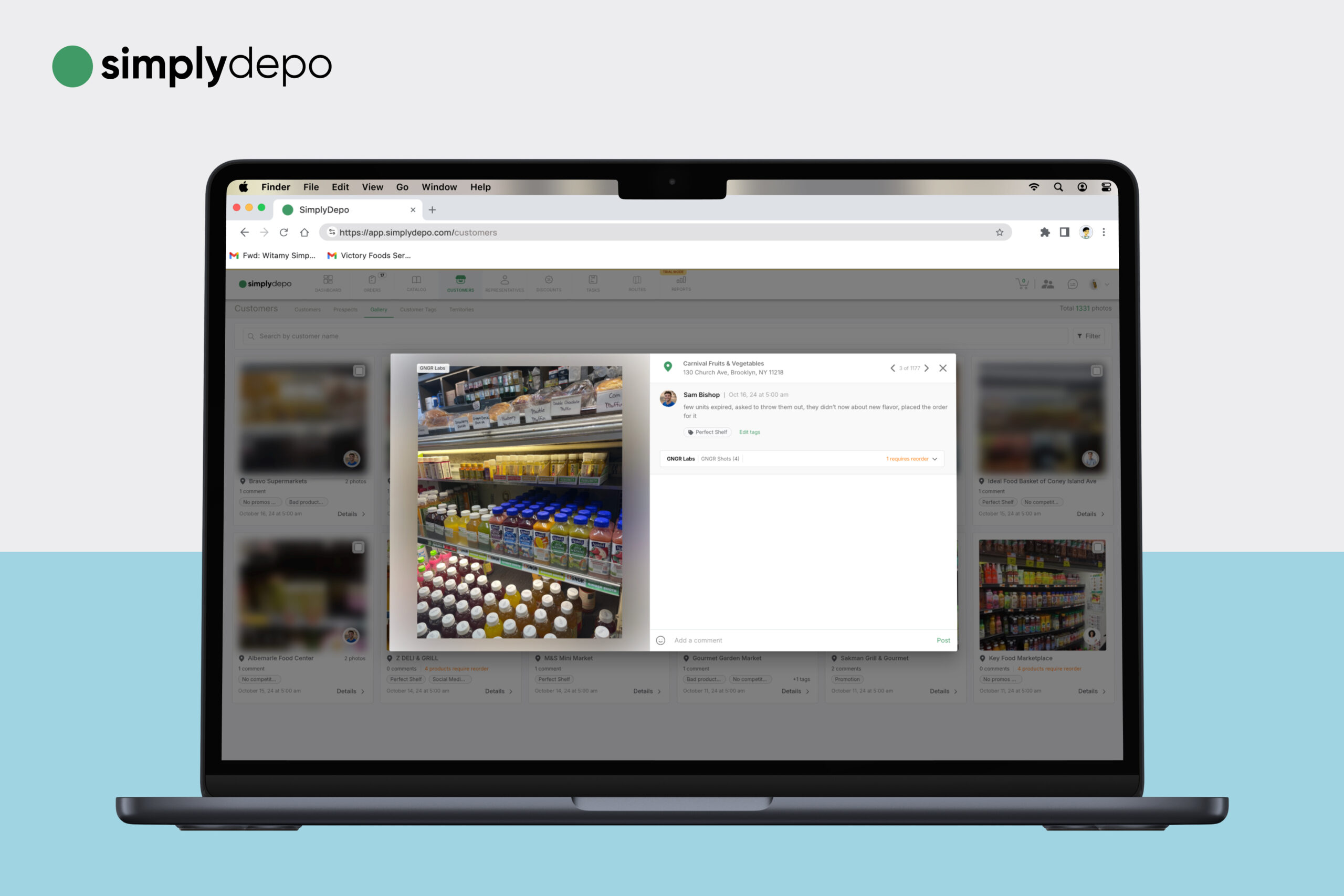 Interactive dashboard showing 8,500 activities, 3,250 customer visits, a merchandising donut chart (30% visited), and 2022 trends.