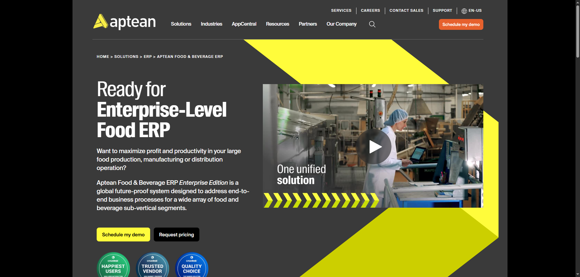 Aptean website screenshot highlighting top food distribution software, with a food facility worker and 2026 demo scheduling buttons.